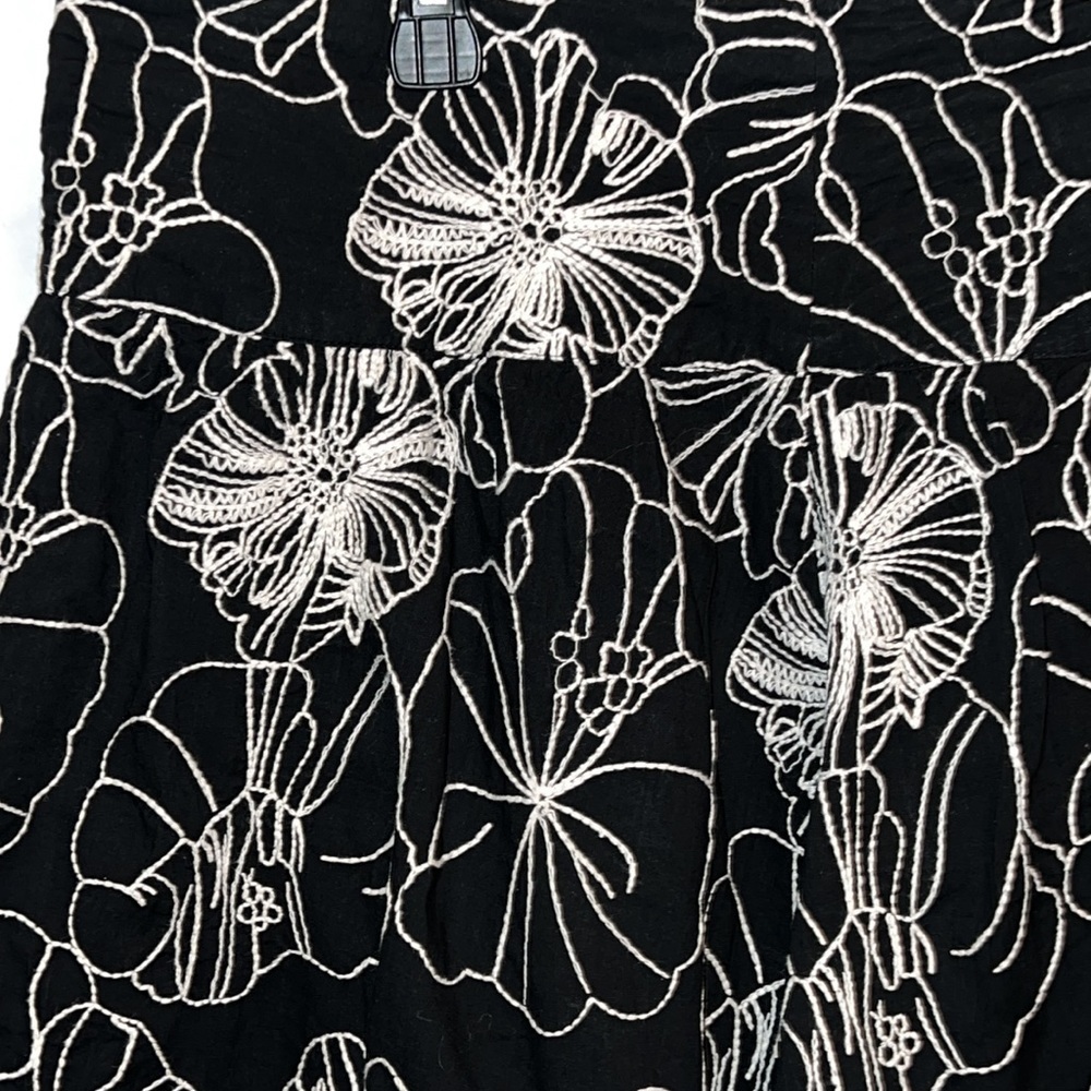 Chico's Women Black White Embroidered Floral A Line Skirt Size 2 - Picture 2 of 6